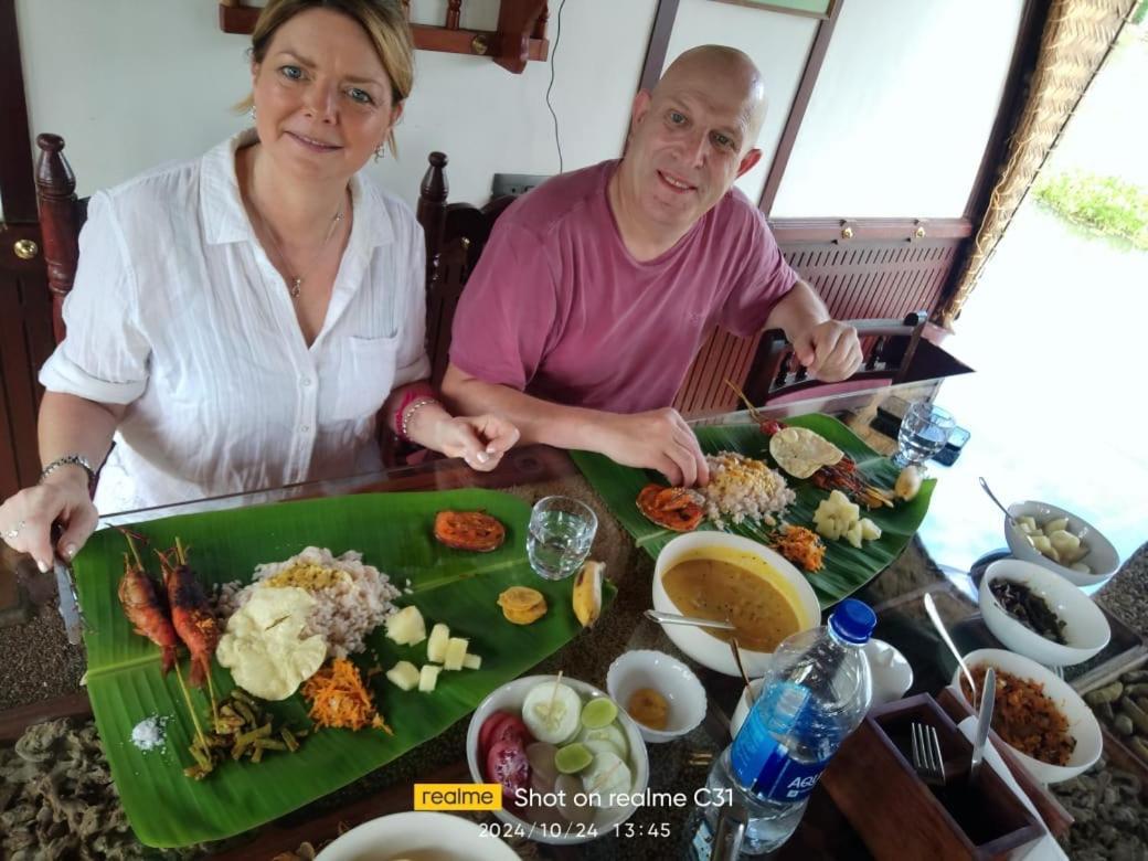Hotel Thara'S Houseboat Alappuzha Zewnętrze zdjęcie